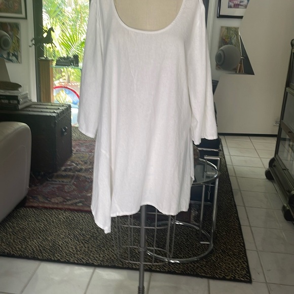 Jones New York Tops - Jones New York White Asymmetrical Tunic